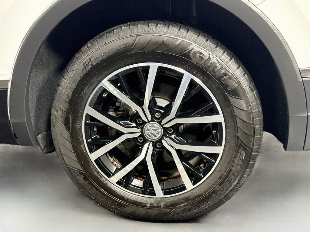 Used 2021 Volkswagen Tiguan SE AWD/4WD image 36