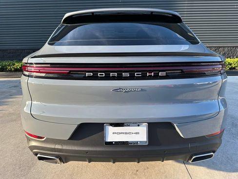 Certified 2026 Porsche Cayenne E-Hybrid Coupe AWD/4WD image 12