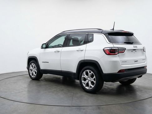 Used 2025 Jeep Compass Latitude AWD/4WD image 6