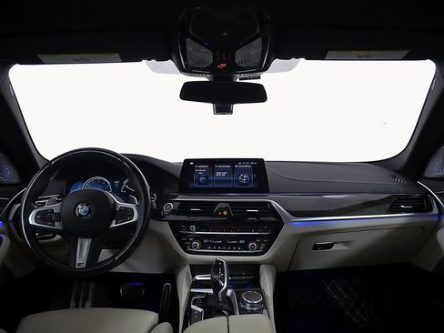 Used 2018 BMW 530i RWD image 13