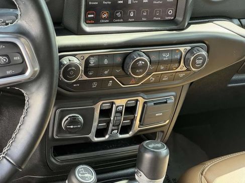 Used 2021 Jeep Wrangler Unlimited Sahara AWD/4WD image 22