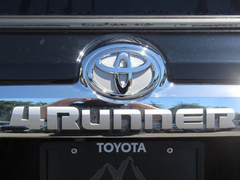 Used 2021 Toyota 4Runner Limited AWD/4WD image 9