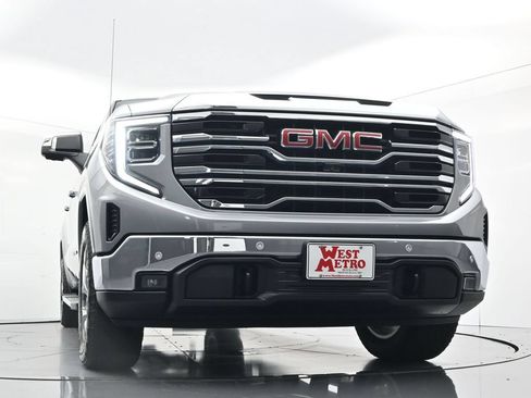Used 2024 GMC Sierra 1500 SLT w/ SLT Premium Plus Package AWD/4WD image 32