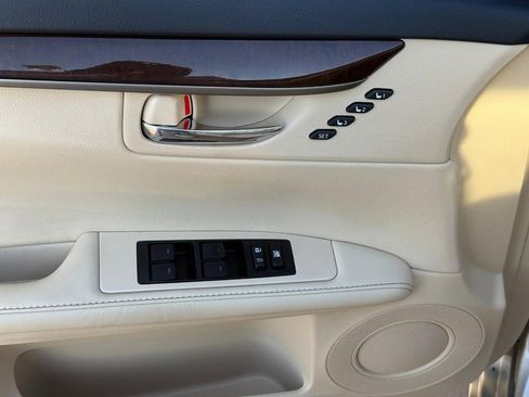 Used 2015 Lexus ES 350 w/ Premium Package image 17