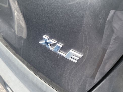 Used 2021 Toyota RAV4 XLE Premium FWD image 10