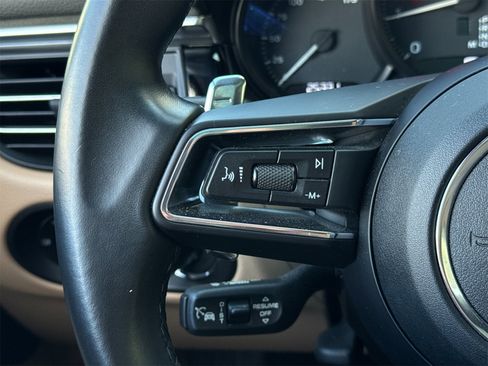 Used 2023 Porsche Macan image 25