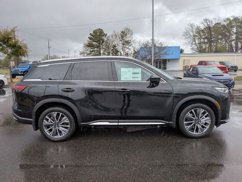 New 2026 INFINITI QX60 Luxe image 2