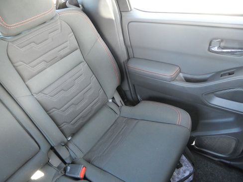 Used 2024 Nissan Frontier PRO-4X w/ Pro Convenience Package image 14