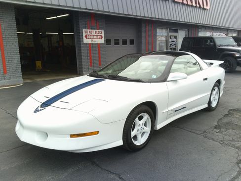Used 1994 Pontiac Firebird Formula RWD image 2