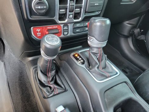 Used 2022 Jeep Gladiator Rubicon w/ Cold Weather Group AWD/4WD image 26