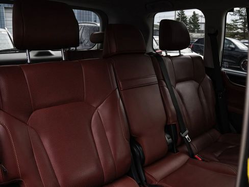 Used 2021 Lexus LX 570 4WD w/ Luxury Package image 46