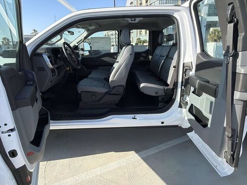 New 2026 Ford F250 XL w/ XL Chrome Package RWD image 18