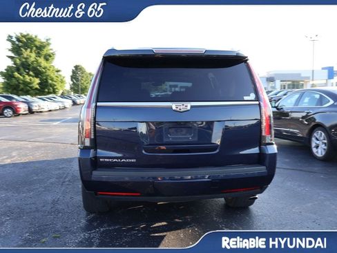 Used 2019 Cadillac Escalade Luxury w/ LPO, Radiant Package AWD/4WD image 18