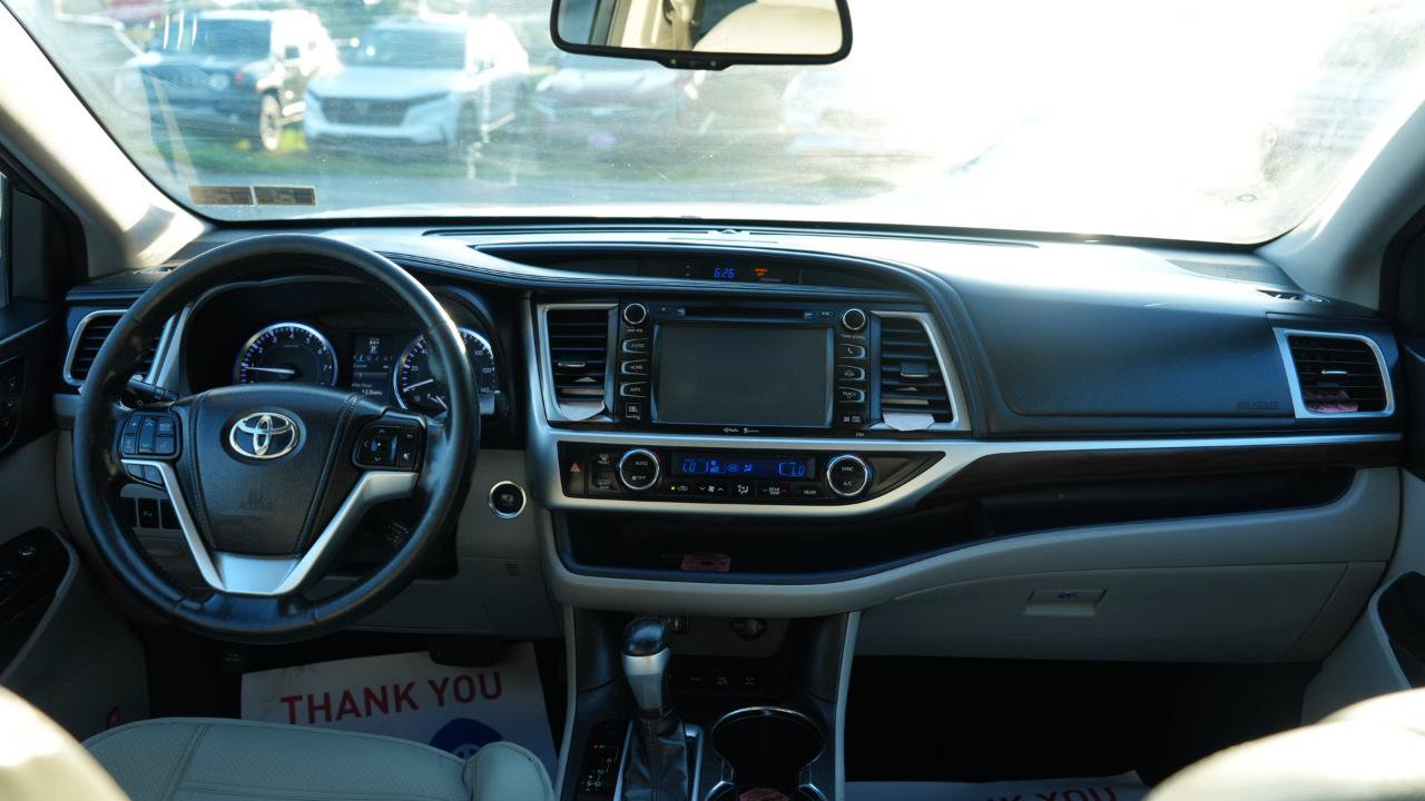 Used 2015 Toyota Highlander Limited AWD/4WD image 11