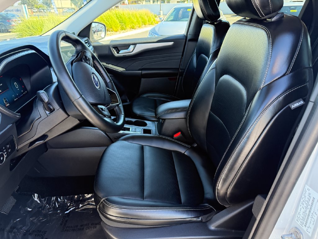 Used 2025 Ford Escape Platinum AWD/4WD image 12