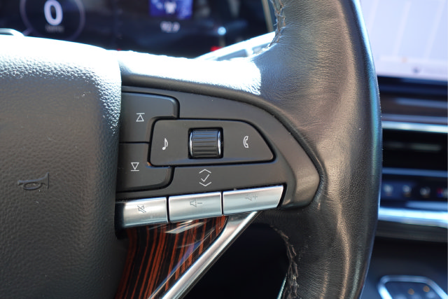 Used 2024 Cadillac Escalade Premium Luxury AWD/4WD image 33