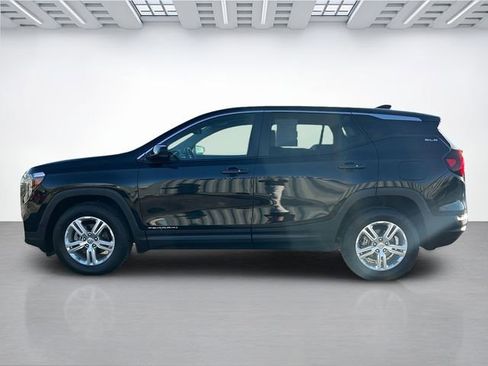 Used 2024 GMC Terrain SLE image 7
