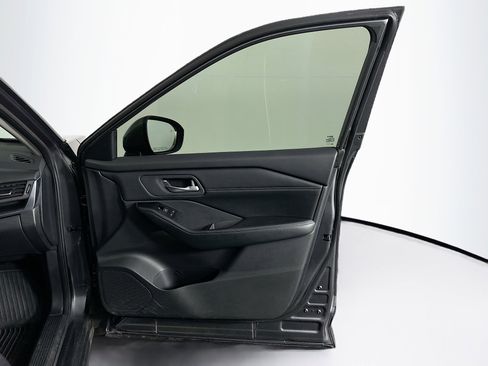 Used 2025 Nissan Rogue SV w/ SV Premium Package image 33