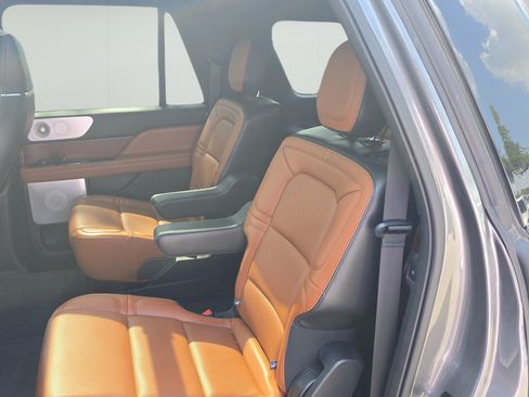 Used 2021 Lincoln Navigator L Reserve w/ Luxury Package AWD/4WD image 19