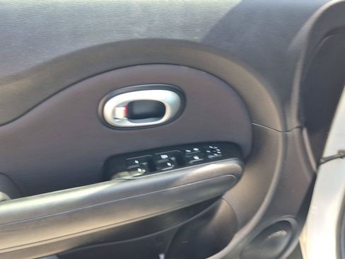 Used 2015 Kia Soul FWD image 19