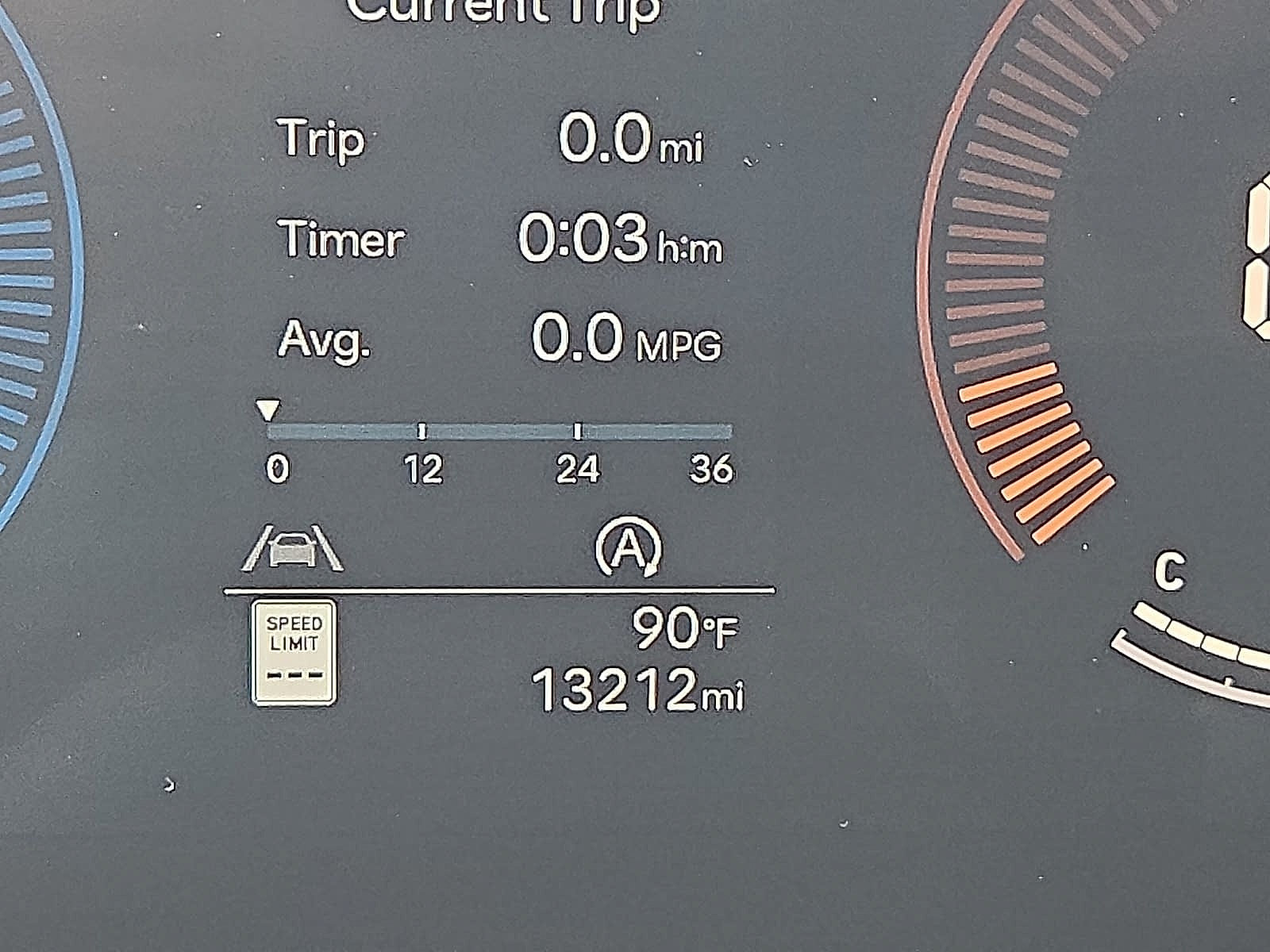 Used 2025 Hyundai Santa Fe SE FWD image 5