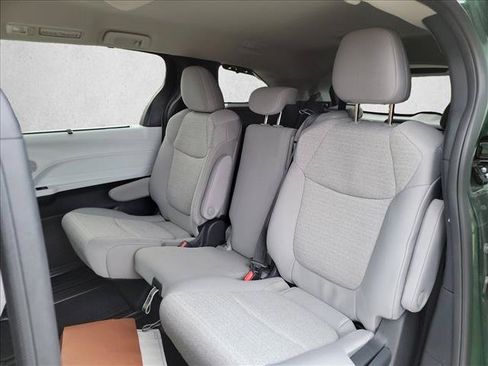 Used 2026 Toyota Sienna LE FWD image 14