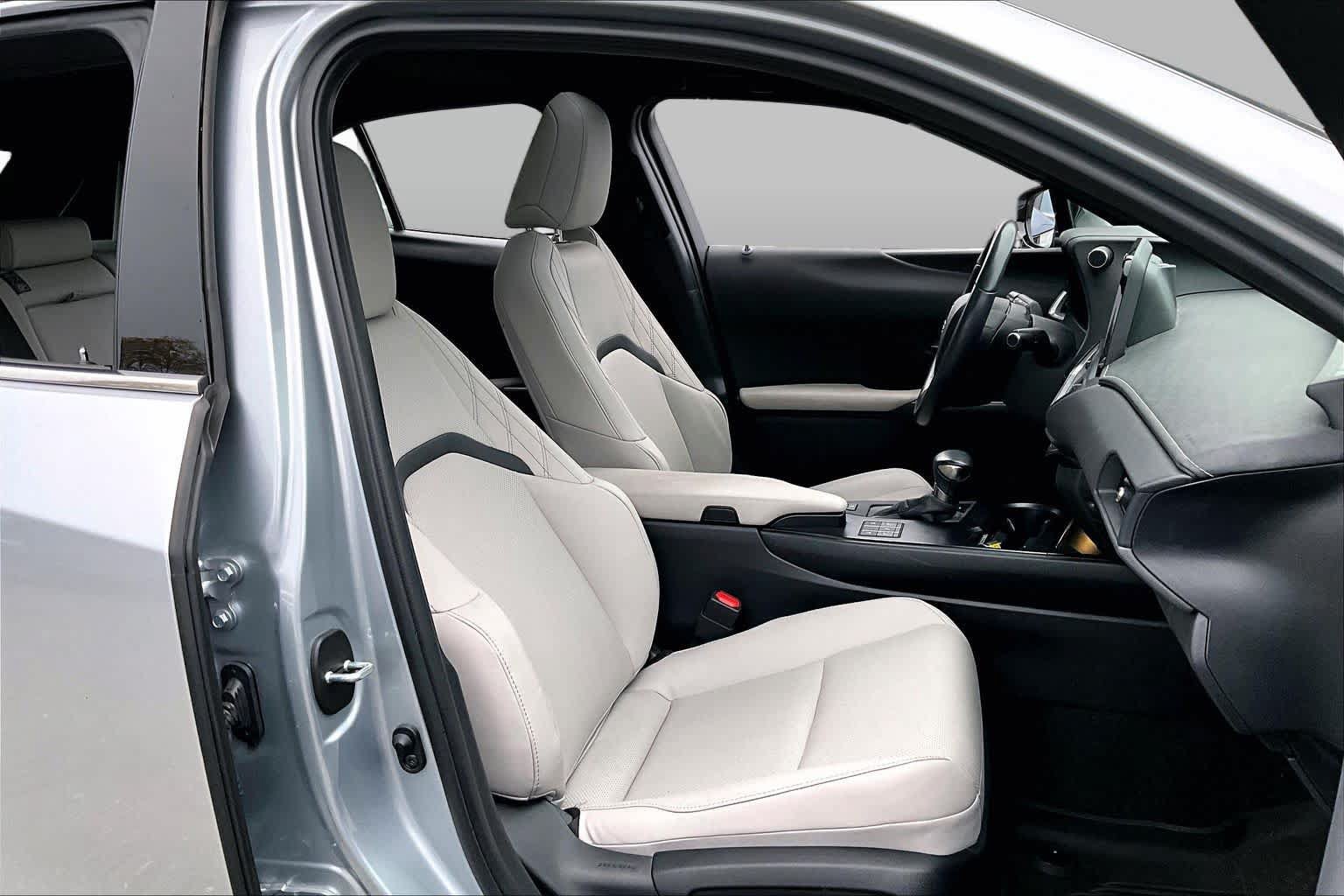 Used 2024 Lexus UX 250h AWD w/ Premium Package image 9