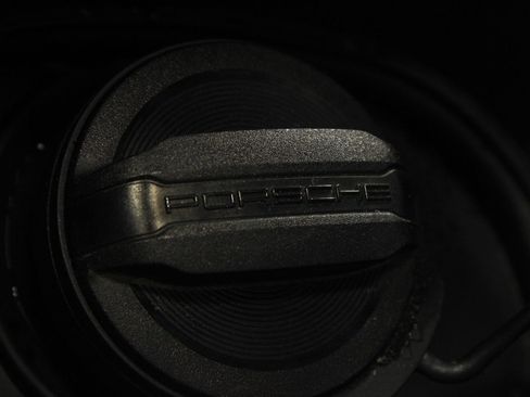 Certified 2025 Porsche Macan AWD/4WD image 13