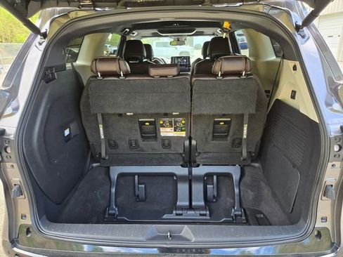 Used 2023 Toyota Sienna Platinum FWD image 17