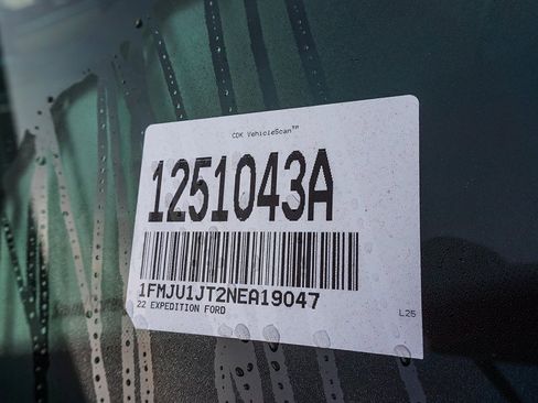 Used 2022 Ford Expedition XLT image 27