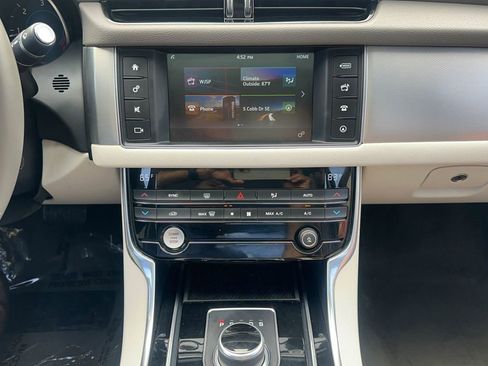 Used 2017 Jaguar XF Premium RWD image 19
