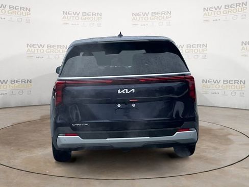 New 2026 Kia Carnival FWD image 4
