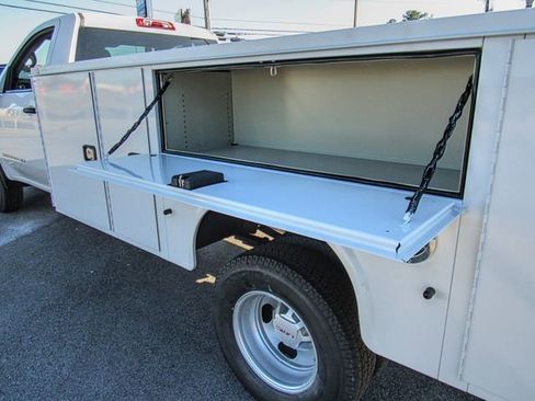 New 2025 GMC Sierra 3500 Pro w/ Convenience Package image 14