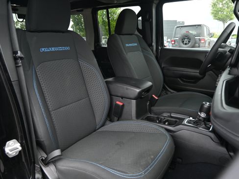 Used 2025 Jeep Wrangler Unlimited Rubicon 4xe w/ Safety Group AWD/4WD image 34