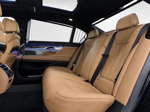 Used 2022 BMW 750i xDrive w/ Executive Package AWD/4WD image 33
