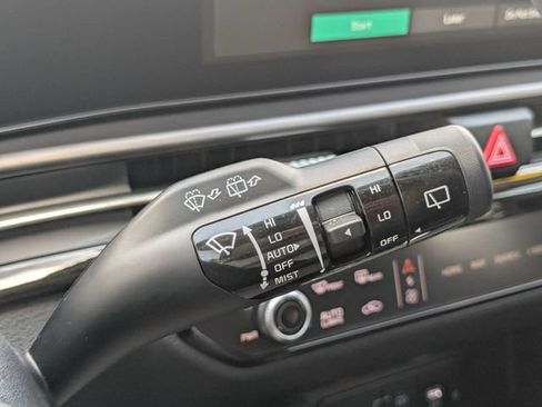 Used 2026 Kia Sportage EX FWD image 28