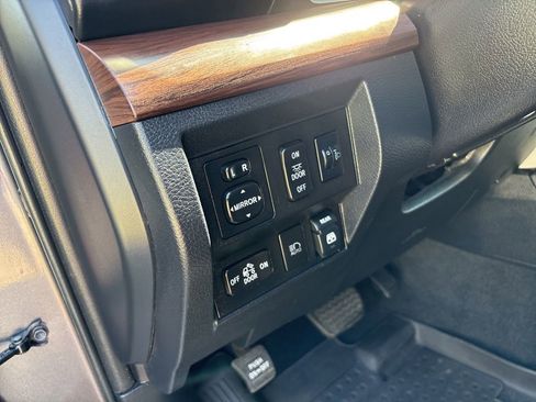 Used 2019 Toyota Tundra Limited w/ Limited Premium Package AWD/4WD image 13