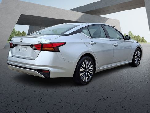 Used 2023 Nissan Altima 2.5 SV image 6
