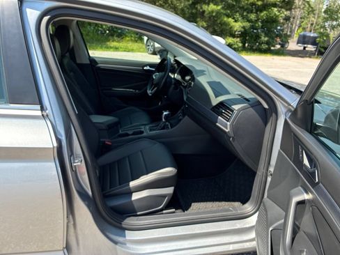 Used 2024 Volkswagen Jetta SE FWD image 32