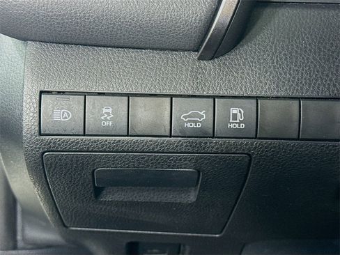 Certified 2022 Toyota Camry SE image 19
