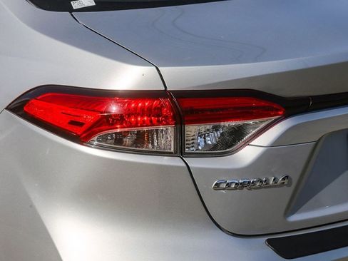 Used 2021 Toyota Corolla LE FWD image 9