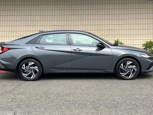 New 2025 Hyundai Elantra SEL image 5