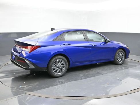 New 2024 Hyundai Elantra Blue image 5