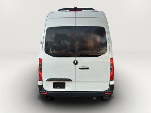 Used 2019 Mercedes-Benz Sprinter 2500 image 6