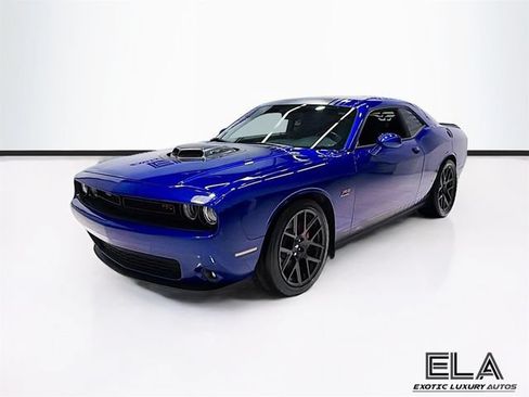 Used 2018 Dodge Challenger R/T RWD image 4