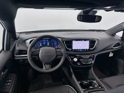 New 2027 Chrysler Pacifica Limited w/ S Appearance Package FWD image 24