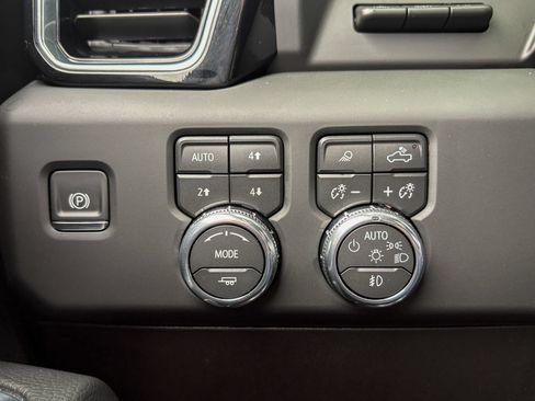 Used 2026 GMC Sierra 2500 Denali w/ Technology Package AWD/4WD image 36