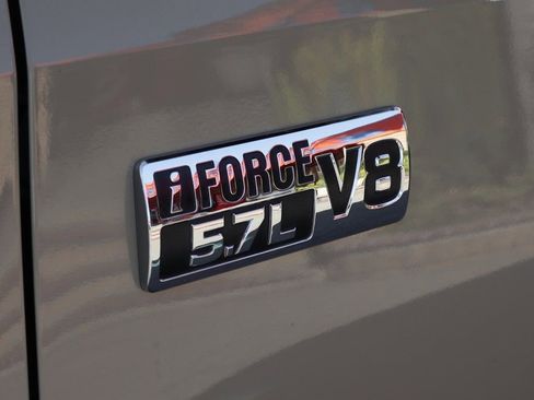 Used 2017 Toyota Tundra SR5 w/ SR5 Upgrade Package image 45