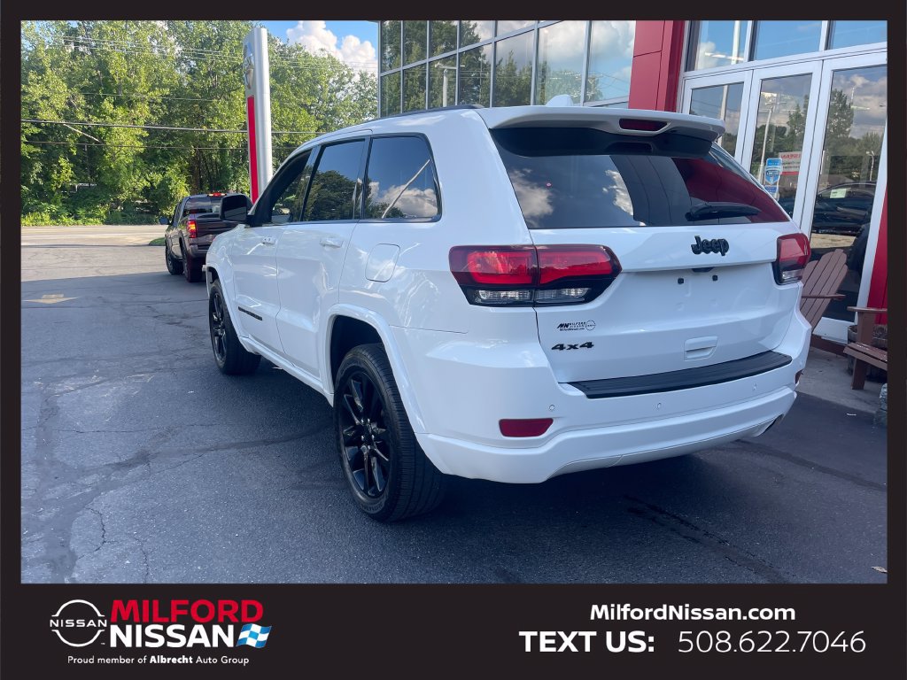 Used 2022 Jeep Grand Cherokee Laredo X AWD/4WD image 3