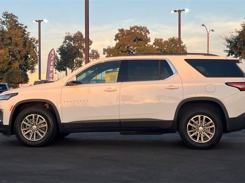 Used 2023 Chevrolet Traverse LT image 7